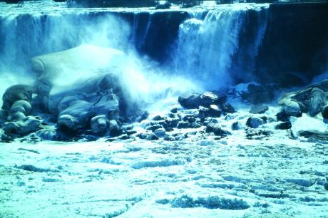Niagara falls iced; copyright: susanne.haerpfer@bits.de